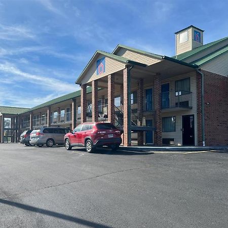Ozark Hotel Exterior photo