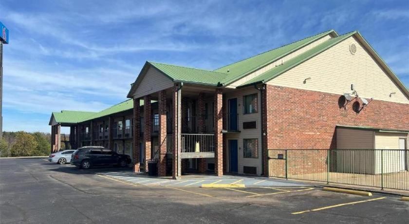 Ozark Hotel Exterior photo