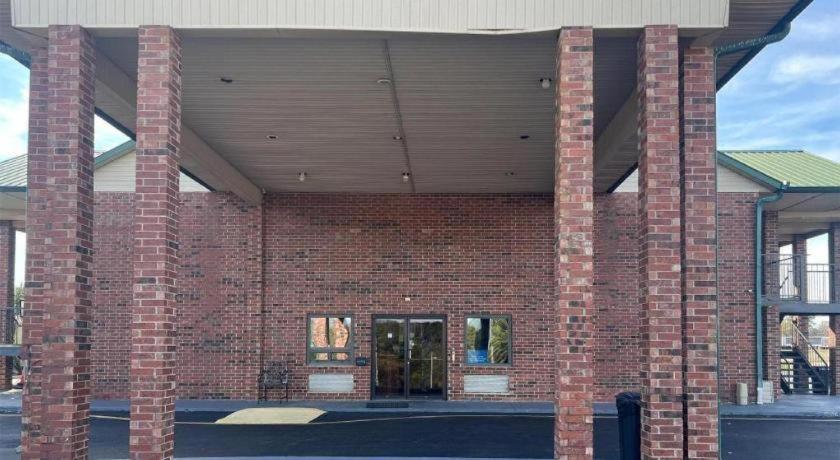 Ozark Hotel Exterior photo